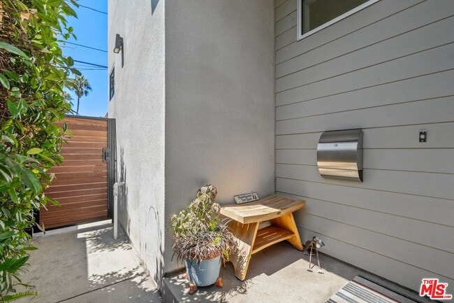 Building Photo - 3623 1/2 S Centinela Ave
