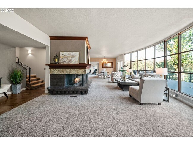 Foto del edificio - 5 bedroom 4 Bathroom Spectacular Townhome ~ Parking, A/C and More!