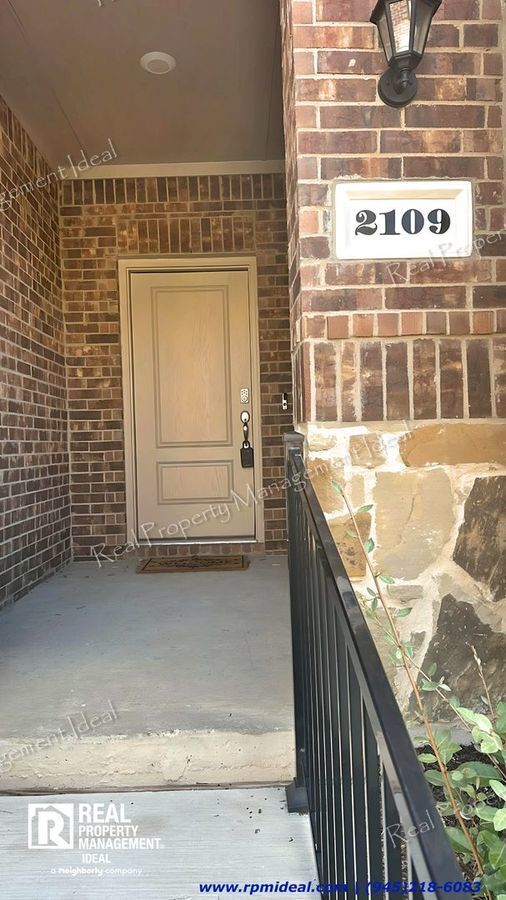 Foto del edificio - $2,300 - 3bed / 2.5bath - Beautiful Townho...