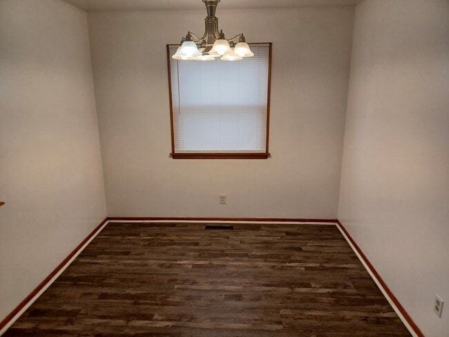 Building Photo - 321 Elder St