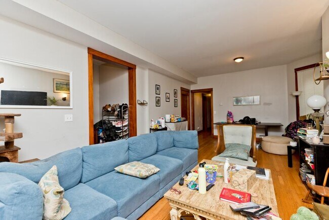 Foto del edificio - 4 bedroom in Chicago IL 60626