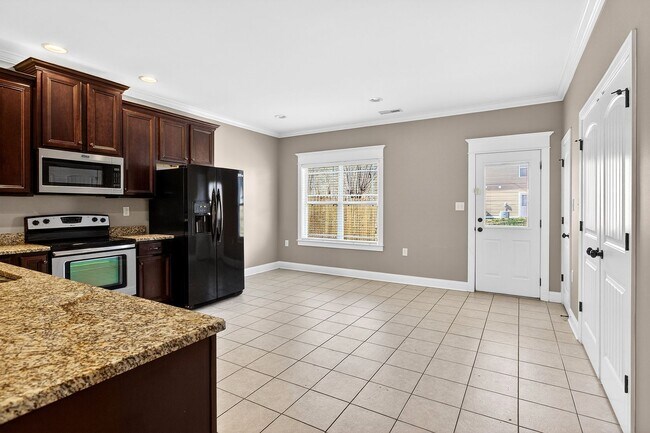 Foto del edificio - Luxury Size Townhome