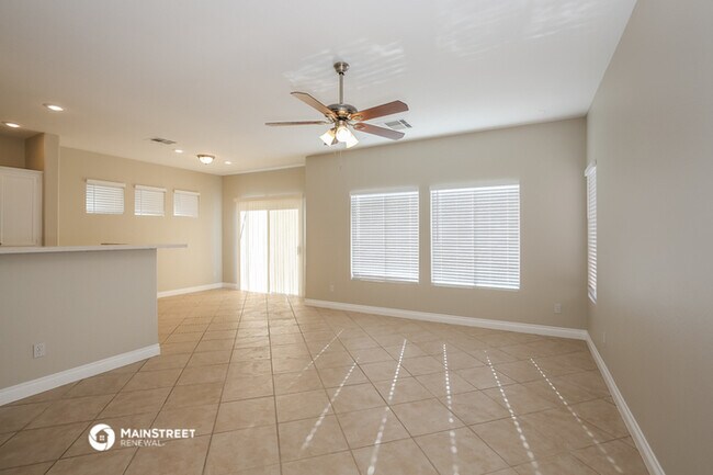 Foto del edificio - 1155 Maple Pines Ave