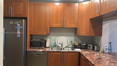 Building Photo - 215 SE 3rd Ave