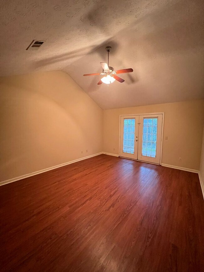 Foto del edificio - CLOSE TO CAMPUS!