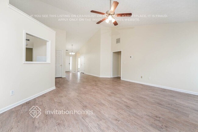 Foto del edificio - 1429 Fall River Dr