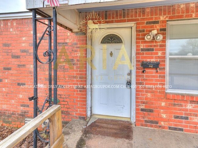 Foto del edificio - Cozy 2 Bed/1 Bath Single Family Brick Home...