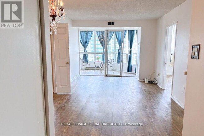 Photo du bâtiment - 4470-4470 Tucana Ct