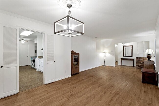 Foto del edificio - 1760 Mapleton Dr