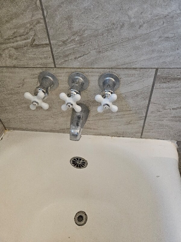 Foto del edificio - 1548 E 9th St