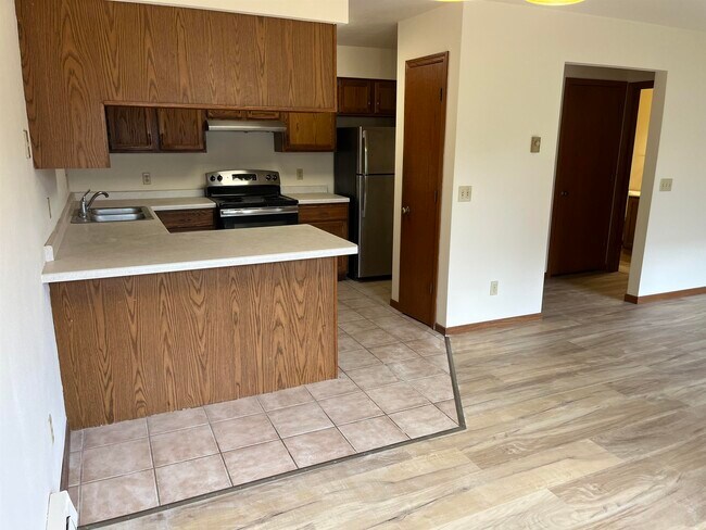 Foto del edificio - 844 Hemlock Dr
