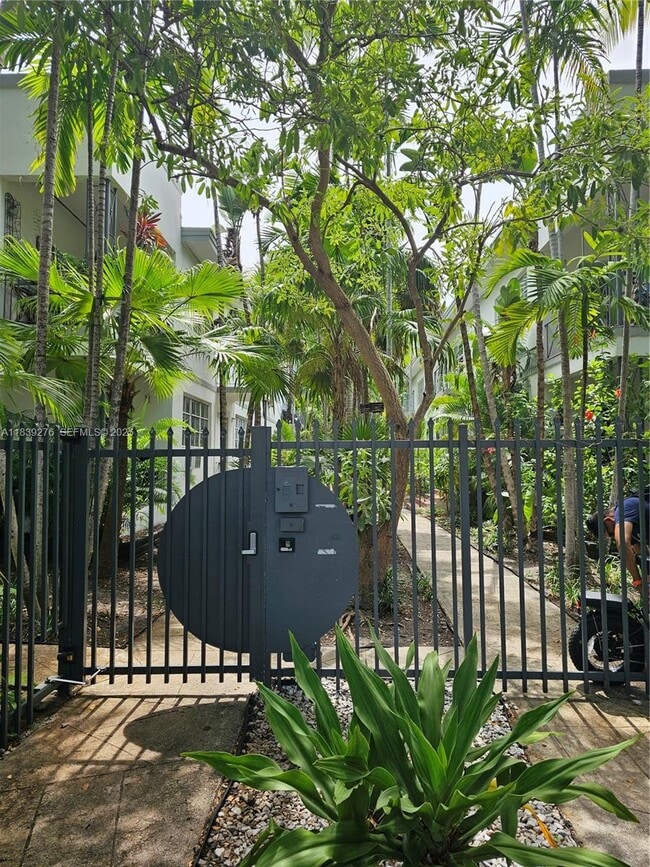 Building Photo - 728 Lenox Ave.