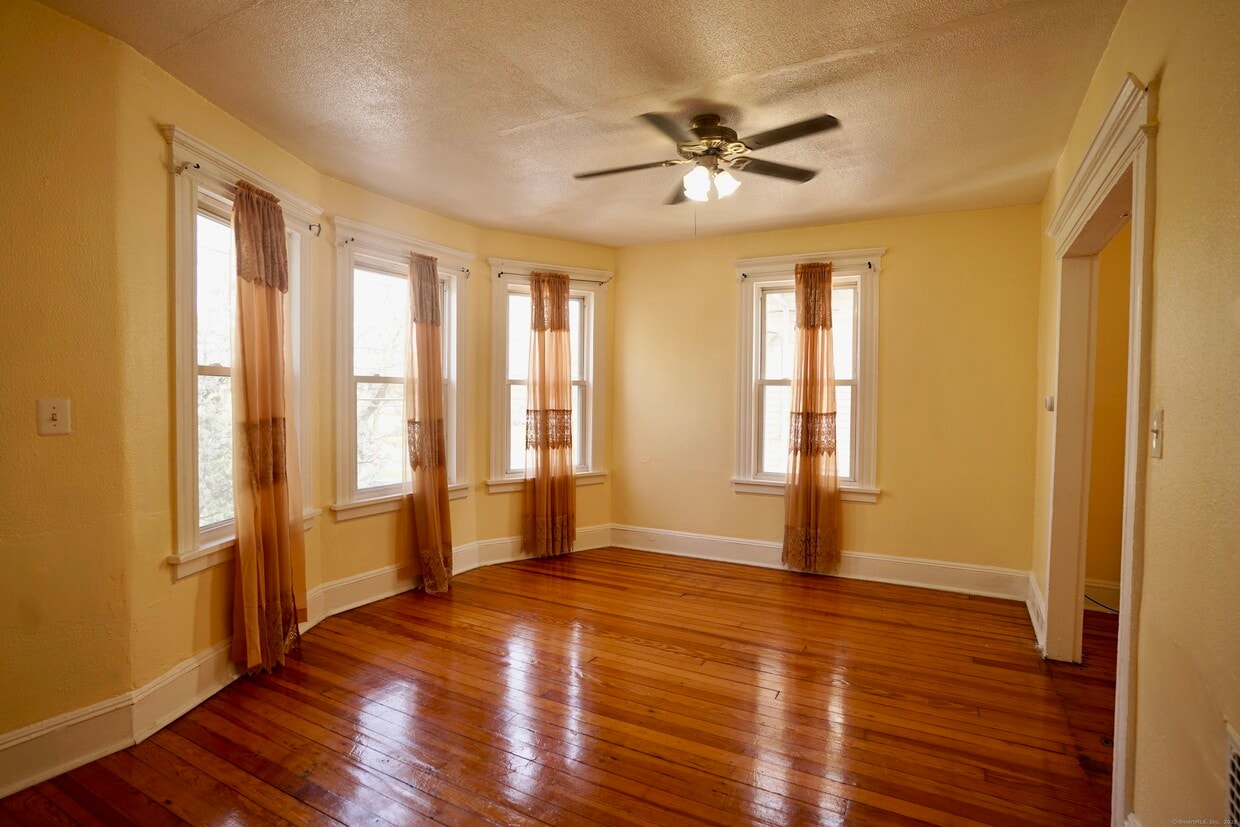 Primary Photo - 744 Boston Ave