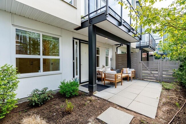 Building Photo - 7670-7207 207 St