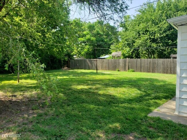 Building Photo - 2 br, 1 bath Townhome - 619 N. Mt. Carmel