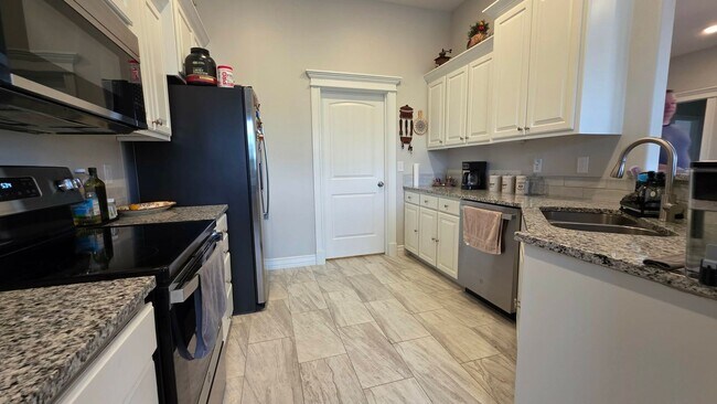 Foto del edificio - Charming 4 bedroom, 2 bath home COMING SOON!