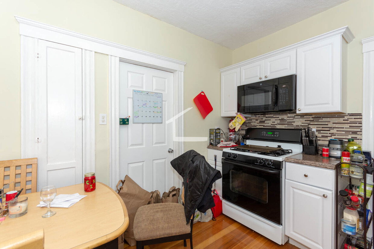 Primary Photo - 30 Hatherly Rd