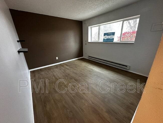 Building Photo - 104 Judson St