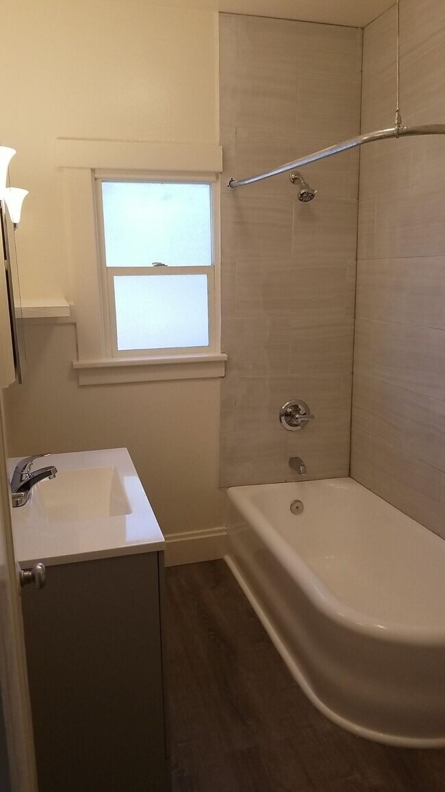 Bathroom - 102 N 14th St