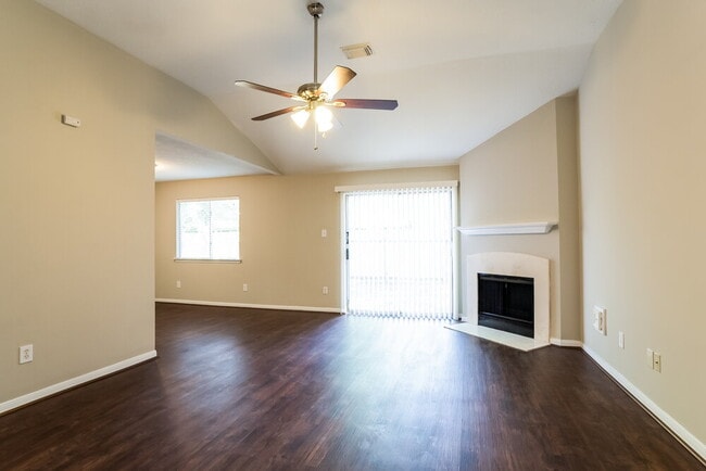 Building Photo - 28906 Loddington St