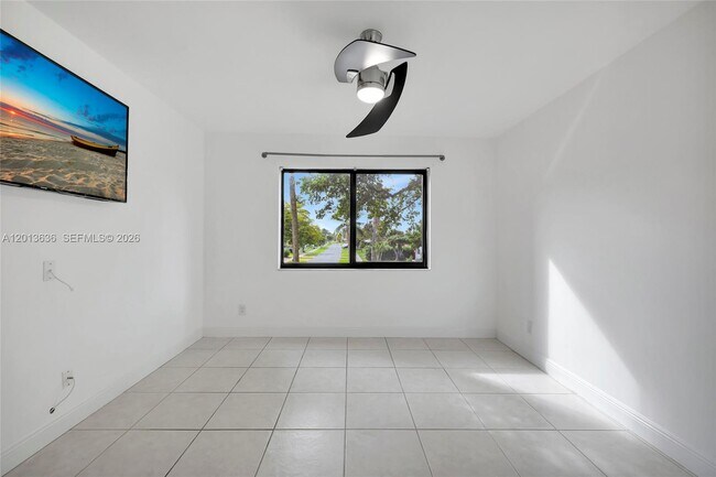 Foto del edificio - 126 S Cypress Rd