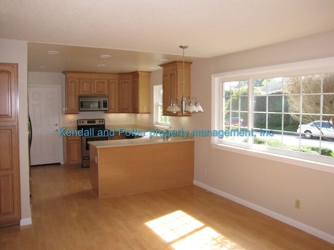 Building Photo - 302/303