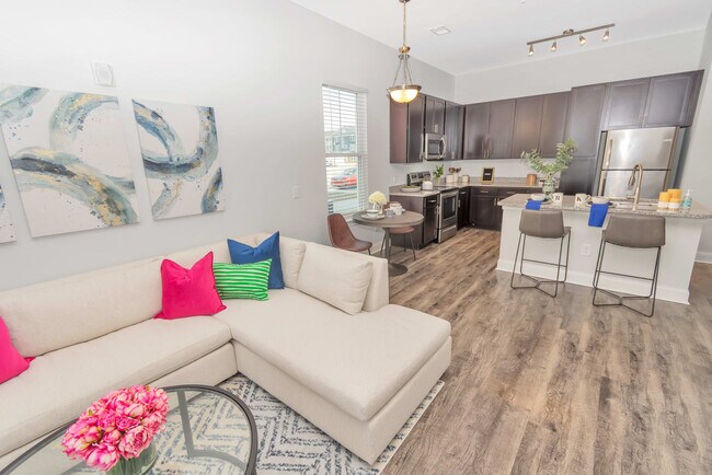 Foto del edificio - HAVEN POINTE AT CAROLINA FOREST APARTMENTS