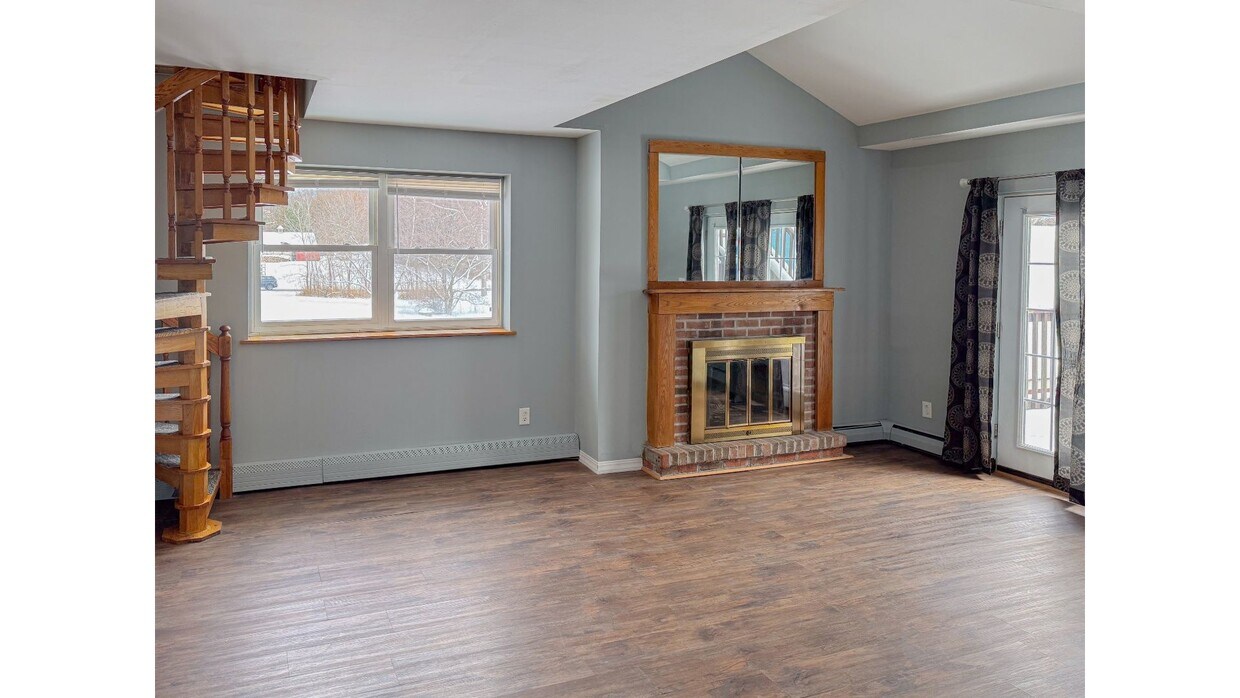 Foto principal - Stunning 3br/2bath Townhome with Private D...