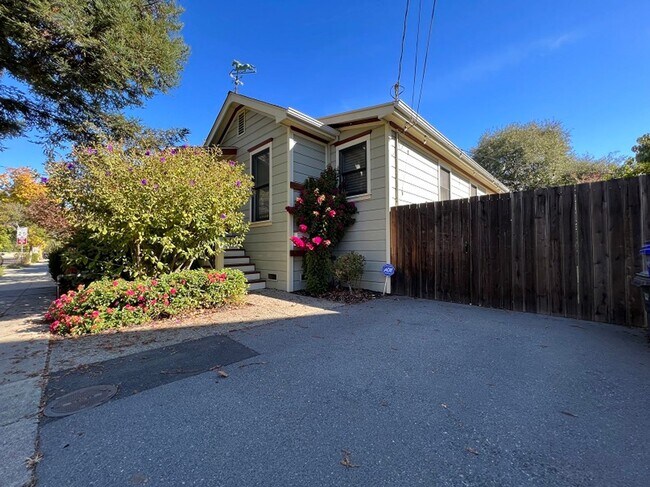 Foto del edificio - Two Bedroom Downtown Napa Gem