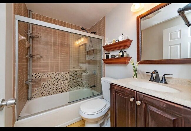 Building Photo - 390 Riverway