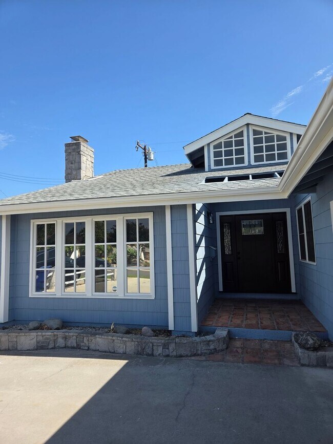Building Photo - 4 Bedroom 2 baths remodeled home