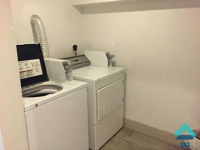 Foto del edificio - 867 Halsey St
