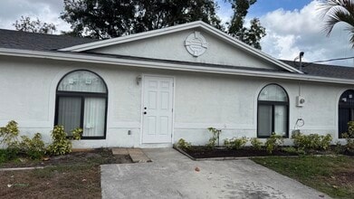 Building Photo - 5045 SE Primrose Way