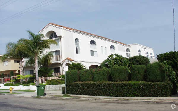 Building Photo - 3712 S Bentley Ave