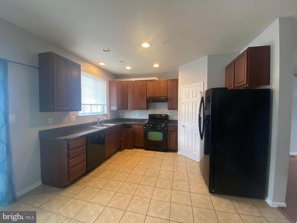 Primary Photo - 636 Tantallon Ct
