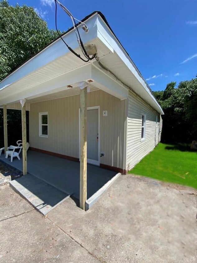 Foto principal - Renovated 3 bedroom home in Petersburg ava...