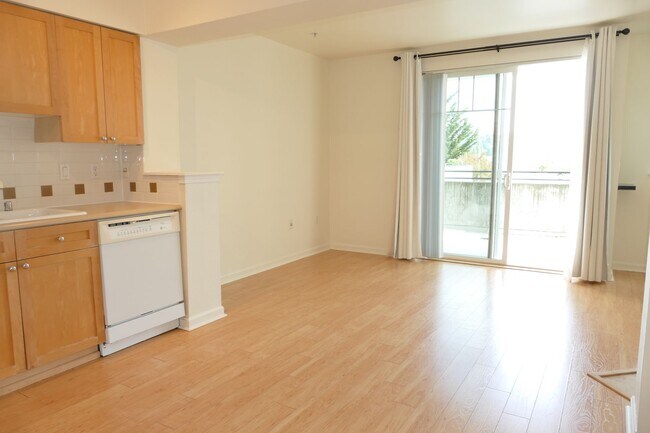 Building Photo - Ballard Studio Condo with Pool and Gym Onsite