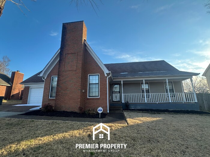 Foto principal - Spacious 4BR Cordova Home w/ Brick Fireplace, 2 Dining Areas & Covered Patio