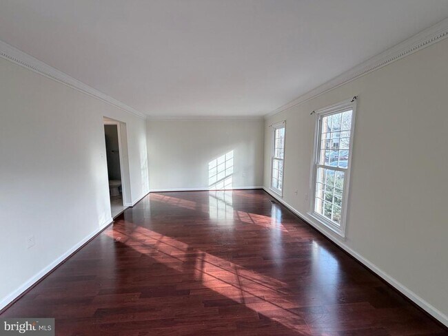 Foto del edificio - 5900 Parenham Way