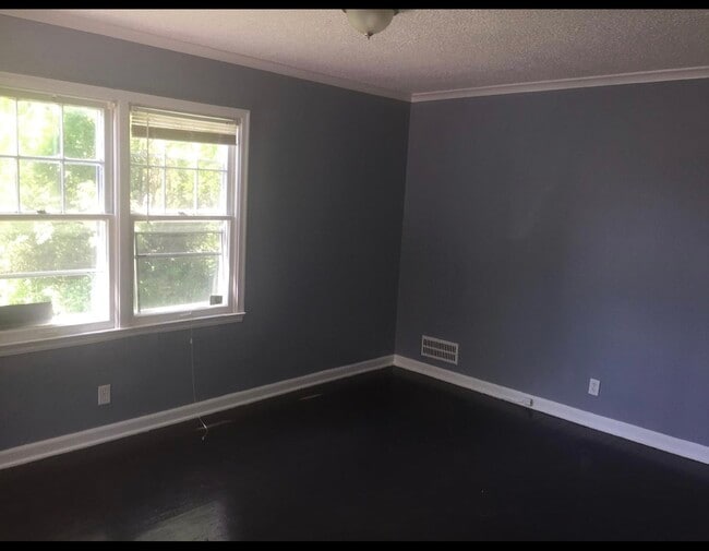 Foto del edificio - 4220 E 69th St