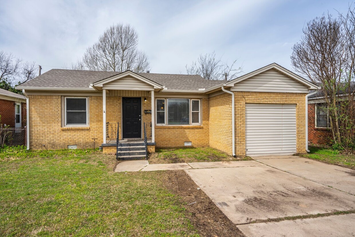 Foto principal - Updated 3 Bed - 1 Bath in Bethany!