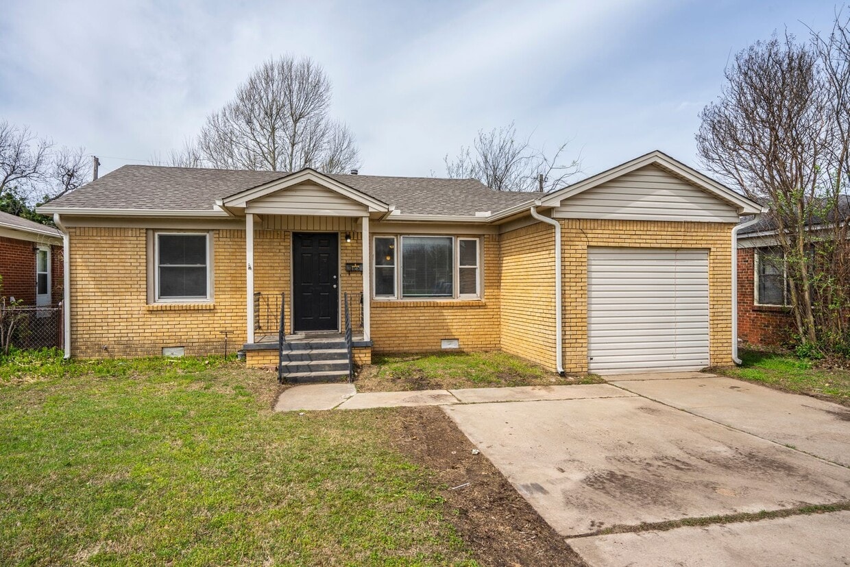 Primary Photo - Updated 3 Bed - 1 Bath in Bethany!