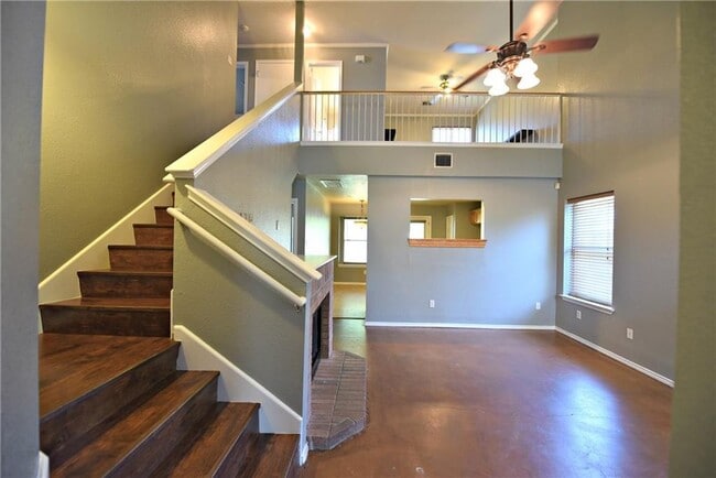 Building Photo - 2813 Greenlee Dr