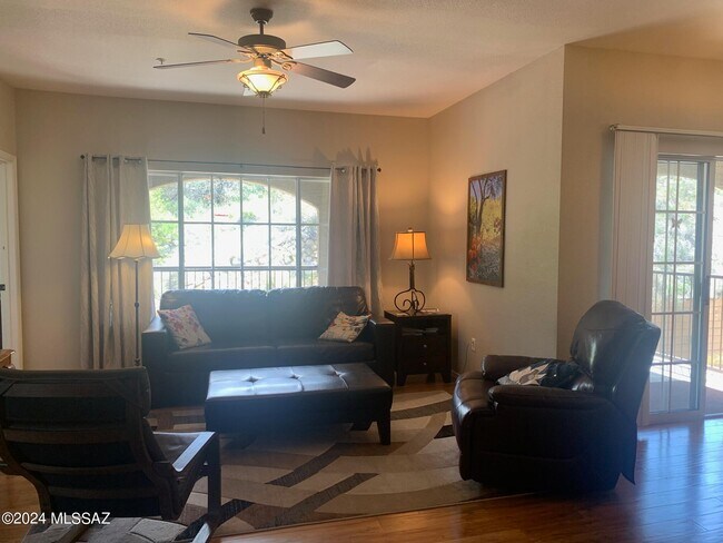 Foto del edificio - 1500 E Pusch Wilderness Dr