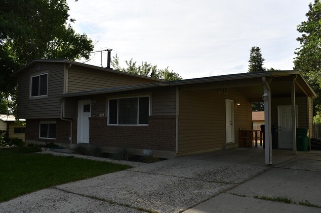 Photo - 563 E Hilo St (Sandy, UT) House