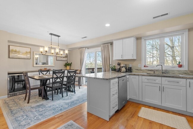 Building Photo - 58 Andrew St