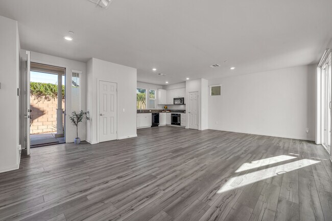 Expansive Living/Dining Room - 16 Manzanita Ln