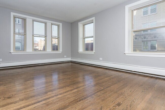 Foto del edificio - 7130 S Jeffery Blvd