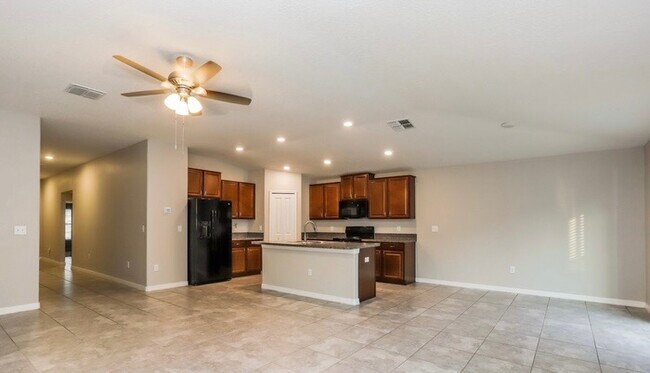 Building Photo - 228 Cascade Bend Dr