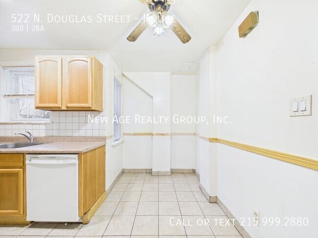 Foto del edificio - 522 N Douglas St